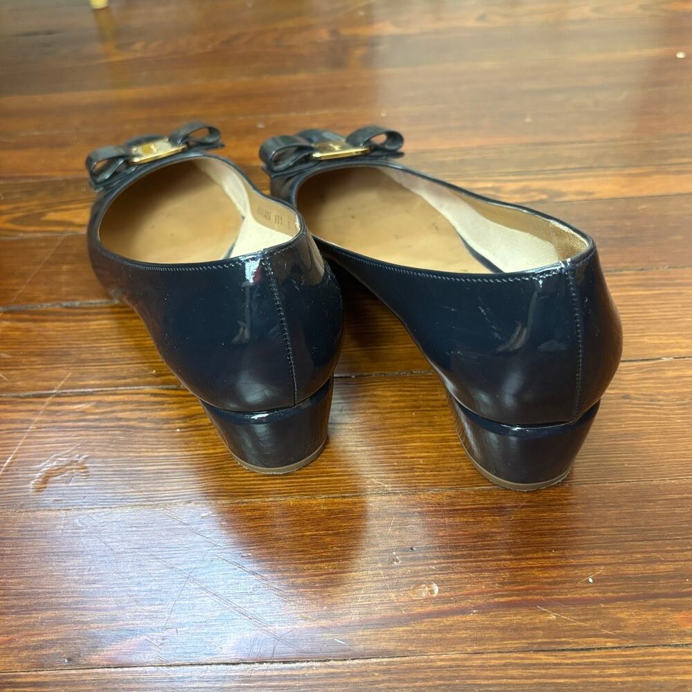 Salvatore Ferragamo Navy Blue Bow Pump - Picture 2 of 5